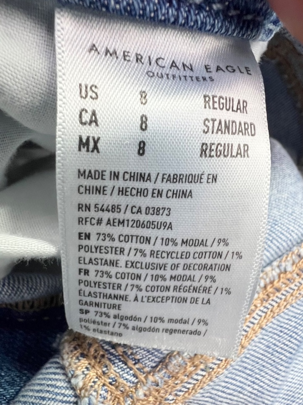 |•AMERICAN EAGLE•| Curvy Mom Jeans Distressed High Rise Light Wash Size 8 - Picture 5 of 9